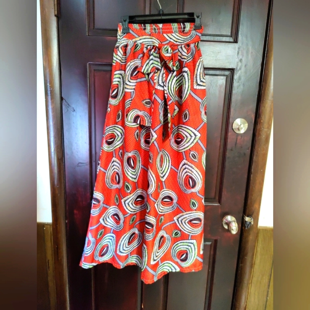 Shenbolen skirt features a vibrant orange African print